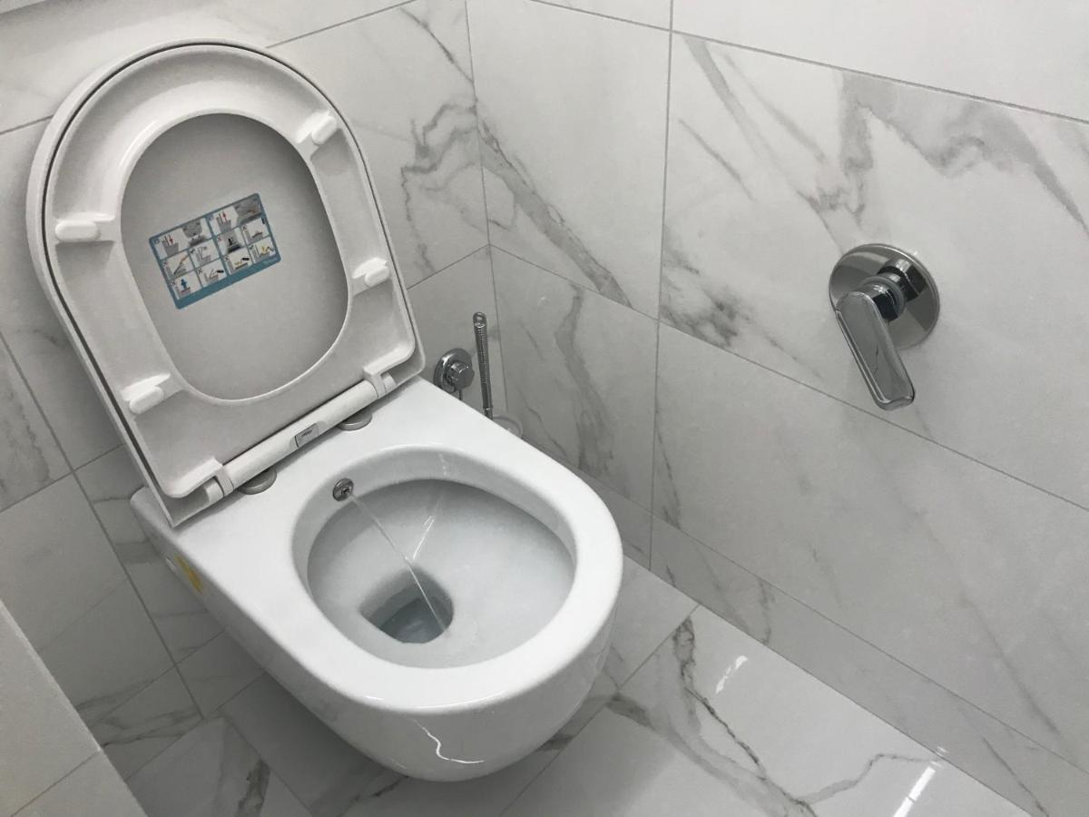 Tra Le Torri B&B - Ampia Stanza Privata In Appartamento Con Bagno Privato Accessibile Da Corridoio Bologna Exterior foto