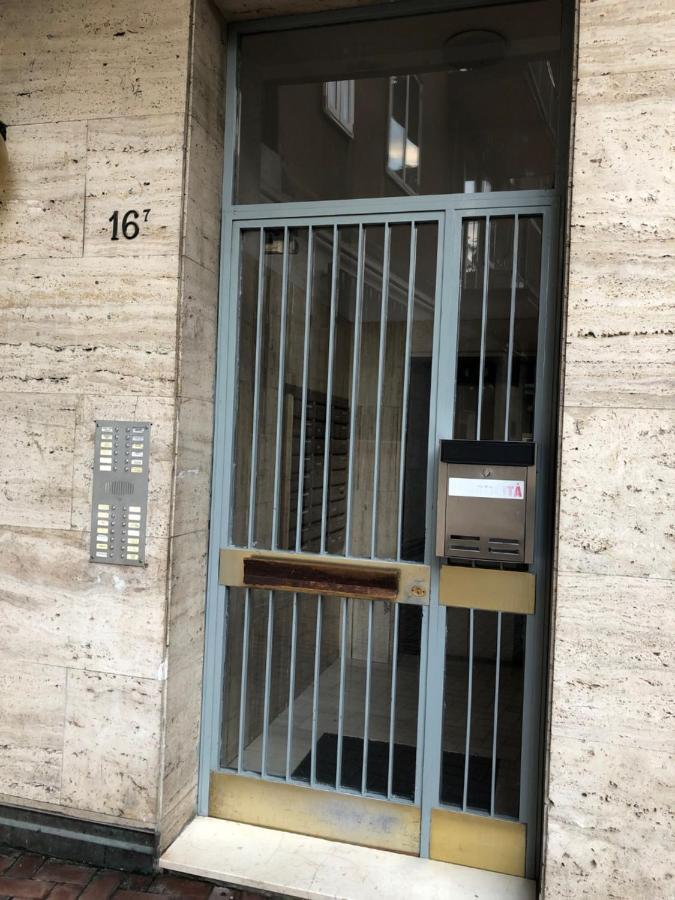 Tra Le Torri B&B - Ampia Stanza Privata In Appartamento Con Bagno Privato Accessibile Da Corridoio Bologna Exterior foto